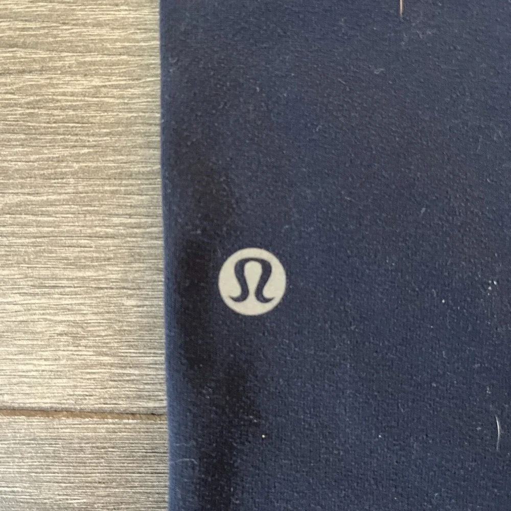 Lululemon Womens Sz 4 Capri Leggings Dark Blue